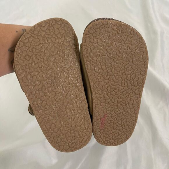 Oshkosh B'gosh Tan Brown Bruno Toddler Sandals Size 6 Toddler - Picture 5 of 5